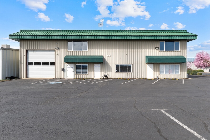 More Photos Of 6062-6068 Crater Lake Ave, Central Point Warehouse For Sale