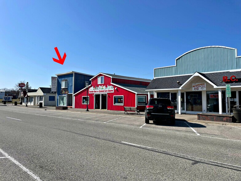 More Photos Of 205 E Central Ave, Mackinaw City Storefront For Lease