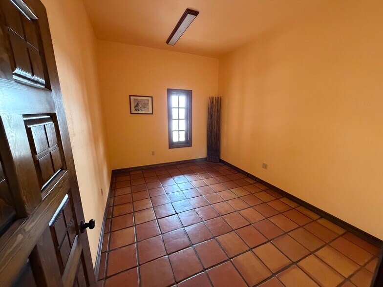 More Photos Of 3701 McNutt Rd, Sunland Park Office For Lease