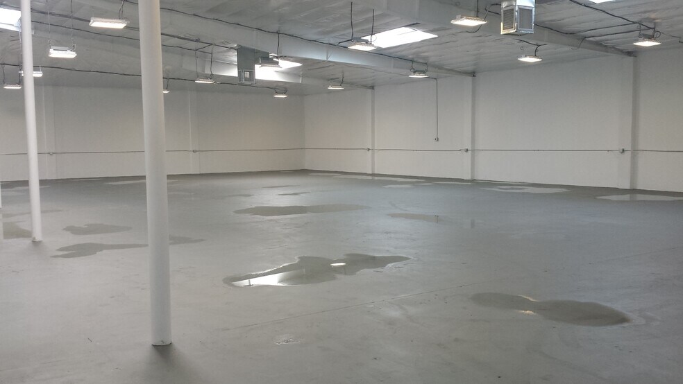 More Photos Of 8560 Tujunga Ave, Sun Valley Manufacturing For Lease