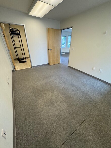 More Photos Of 819 Mitten Rd, Burlingame Office For Lease