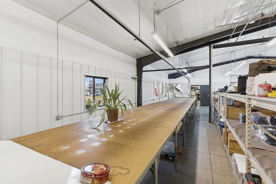 More Photos Of 1703 Laurel St, Tyndall Manufacturing For Sale