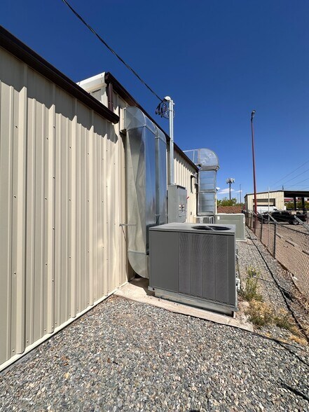 More Photos Of 6119 Hanover Rd NW, Albuquerque Manufacturing For Sale