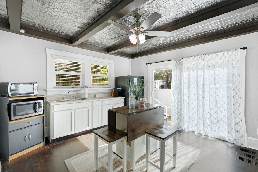 More Photos Of 1322 3rd Ave W, Bradenton Office Residential For Sale