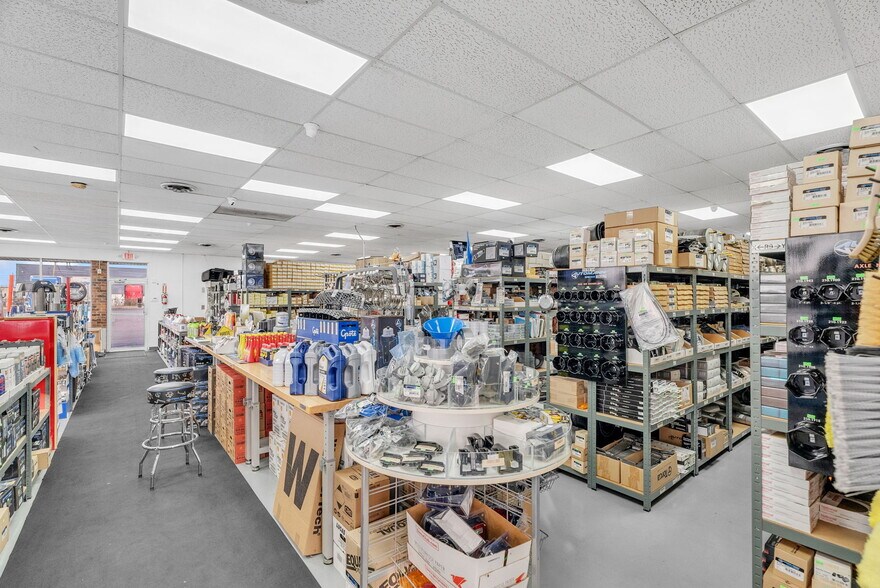 More Photos Of 1475 S Newburgh Rd, Westland Light Distribution For Sale