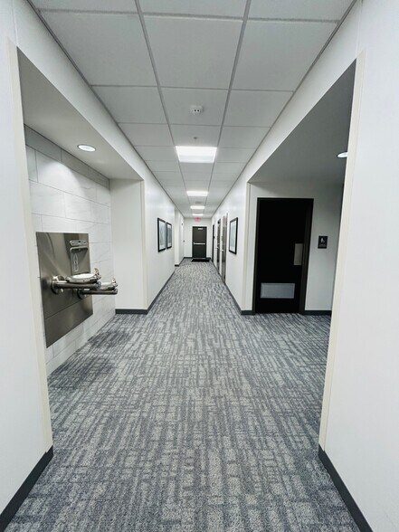 More Photos Of 1980 SE Blue Pky, Lee's Summit Medical For Lease