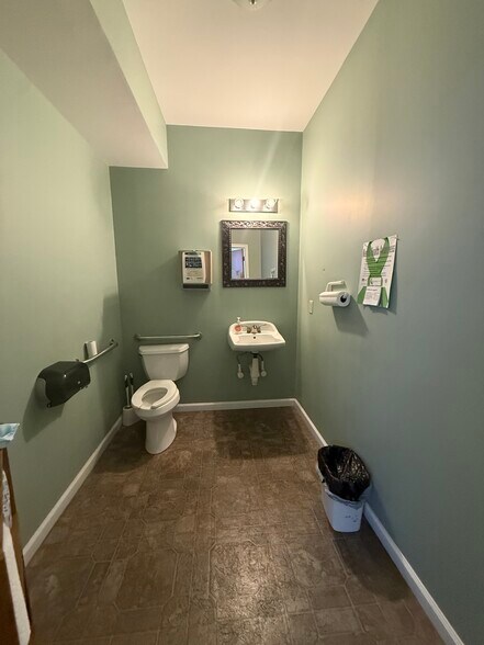 More Photos Of 33 Dansbury Ter, East Stroudsburg Office For Lease