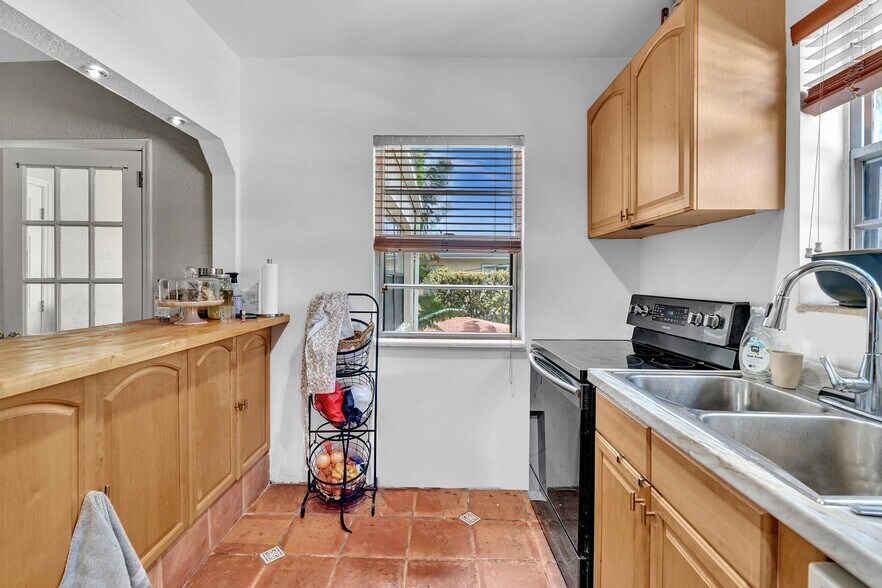 More Photos Of 836 W 40th St, Miami Beach Apartments For Sale