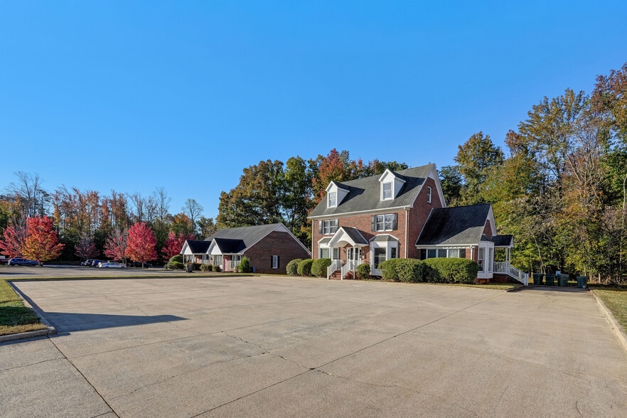 More Photos Of 1311 Freeway Dr, Reidsville Office For Lease