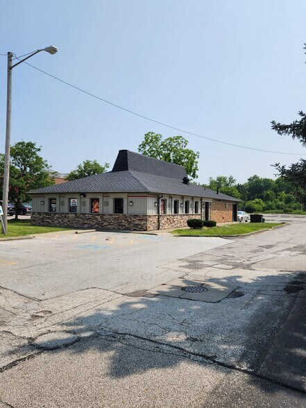 More Photos Of 18055 Bagley Rd, Middleburg Heights Fast Food For Lease