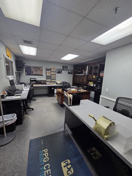 More Photos Of 369 Thomas St, Newark Auto Repair For Sale