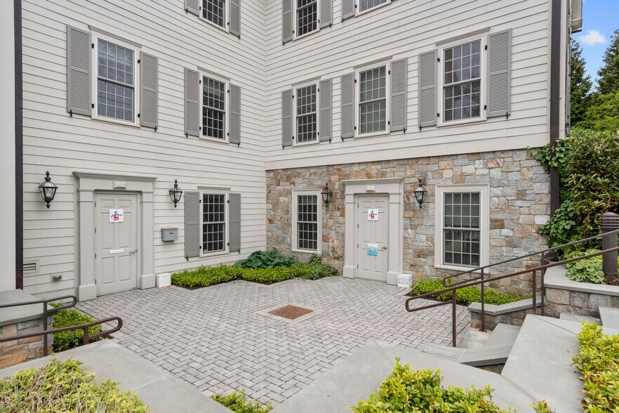 More Photos Of 745 Boston Post Rd, Darien Apartments For Sale