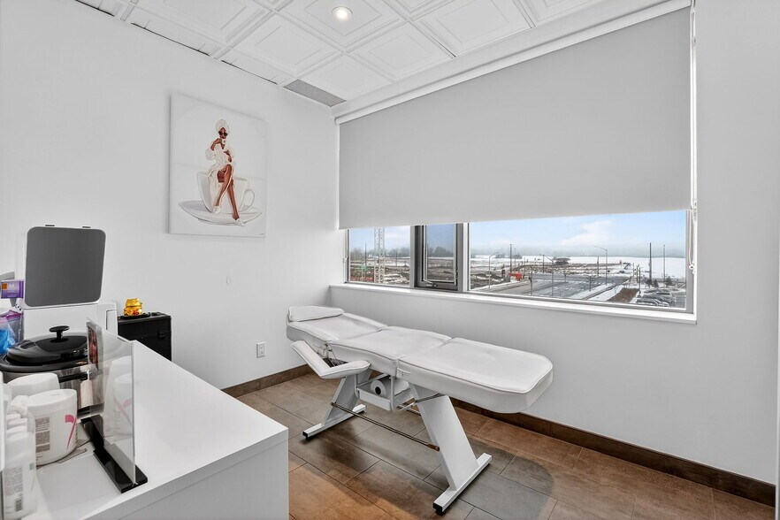 More Photos Of 3075 Hospital Gate, Oakville Medical For Lease