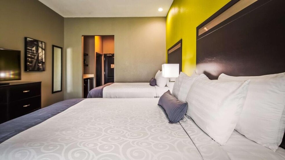 More Photos Of 501 7th St, Bay City Hotel For Sale
