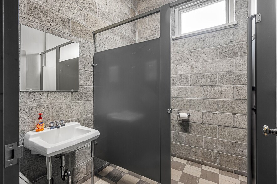 More Photos Of 27 Brandes St, Webster Office For Sale