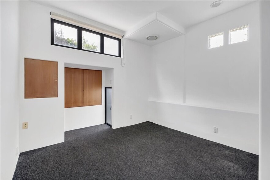 More Photos Of 2525 Main St, Santa Monica Office For Lease