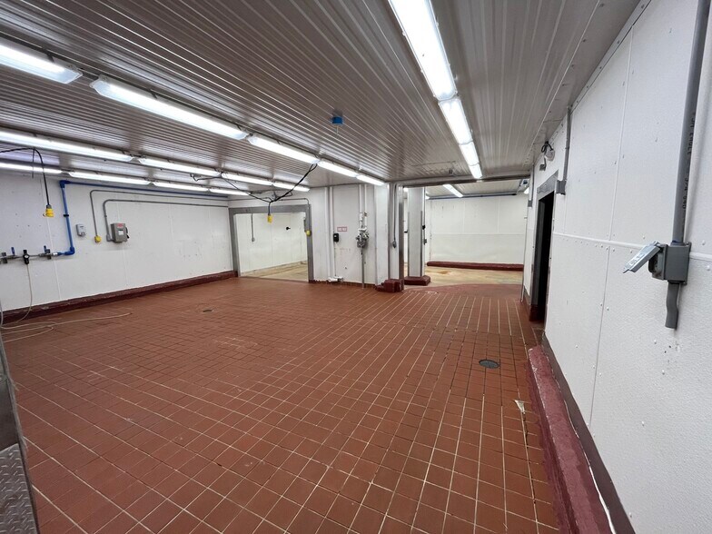 More Photos Of 30 Illinois Ave, Cincinnati Warehouse For Sale