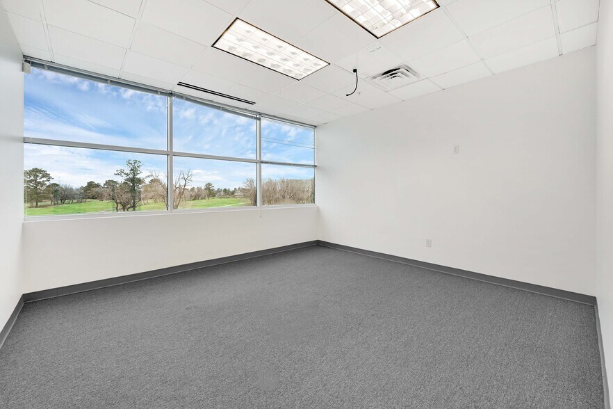 More Photos Of 7900 N Sam Houston Pky W, Houston Office For Lease