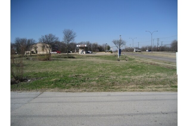More Photos Of 1910 E Sublett Rd, Arlington Land For Lease