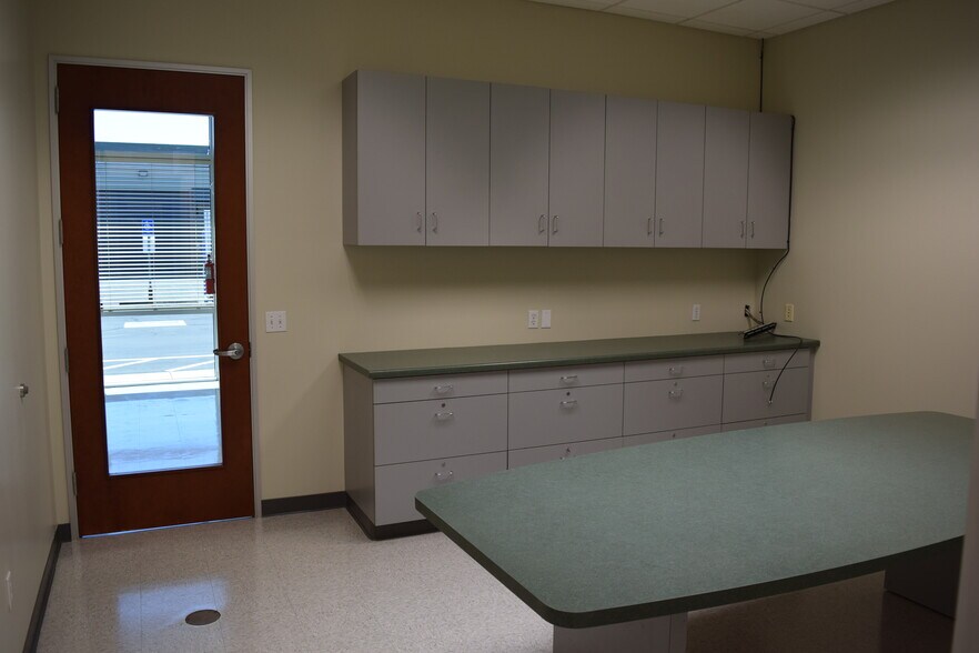 More Photos Of 572 Martin Ave, Rohnert Park Flex For Lease