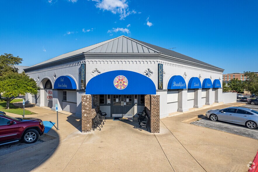 More Photos Of 900 W Airport Fwy, Hurst Unknown For Lease