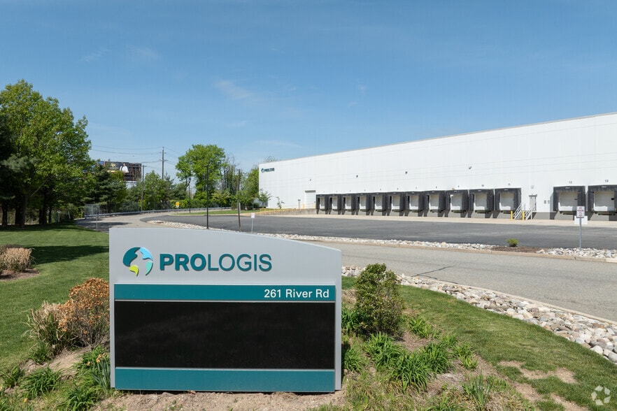 More Photos Of 261 River Rd, Clifton Distribution For Lease