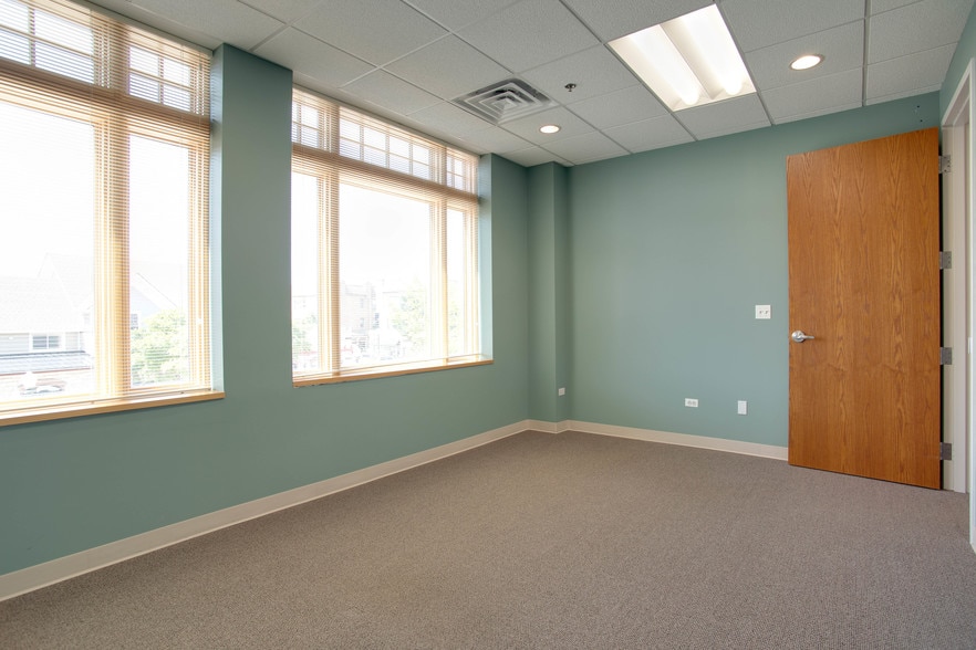 More Photos Of 5143-5151 Mochel Dr, Downers Grove Office For Sale
