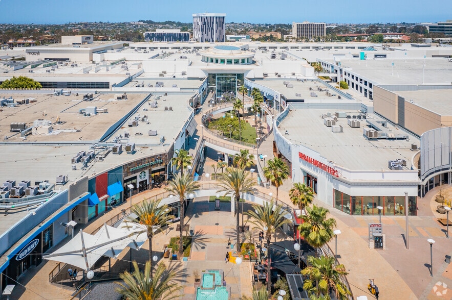 More Photos Of 21712 Hawthorne Blvd, Torrance General Retail For Lease