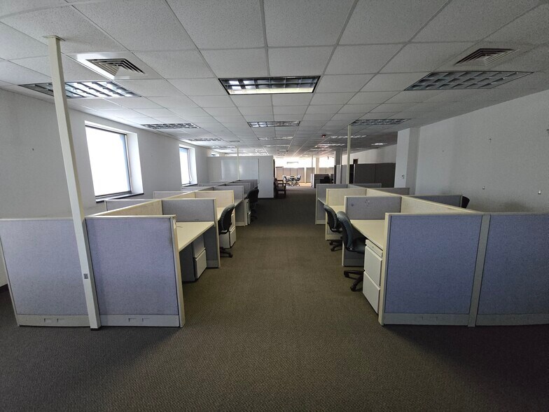 More Photos Of 110 Galaxy Dr, Dover Light Manufacturing For Lease