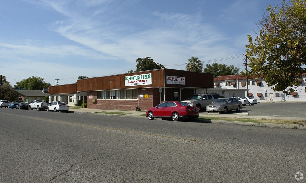 Primary Photo Of 2010-2020 17th St, Bakersfield Medical For Lease