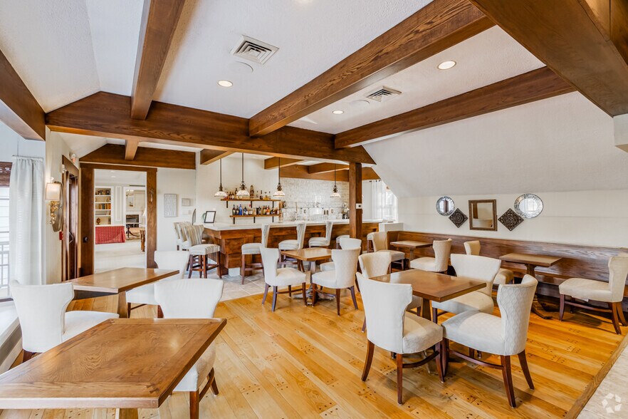 1442 Coraopolis Heights Rd, Moon Township, PA 15108 Hotel For Sale