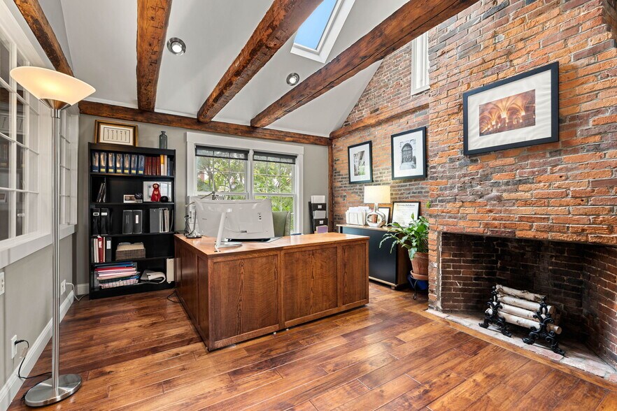 More Photos Of 8 Essex St, Salem Office For Sale