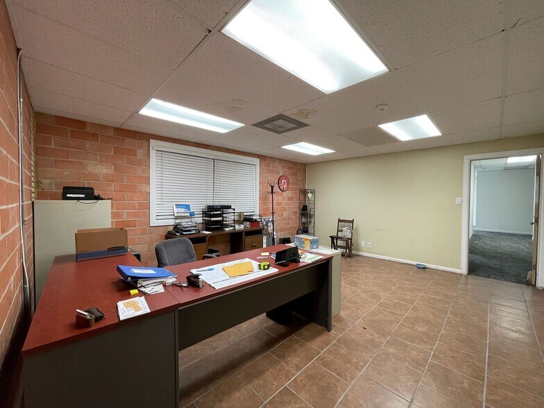 More Photos Of 1202 N Flores St, San Antonio Loft Creative Space For Sale