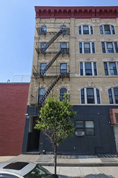 More Photos Of 300 N 8th St, Brooklyn Apartments For Sale