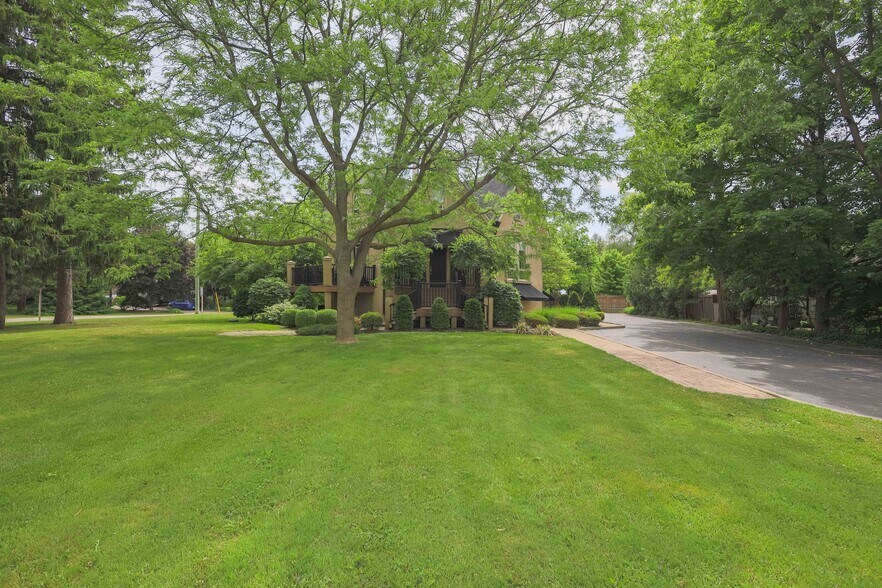 More Photos Of 646 Mount Pleasant Rd, Brant Freestanding For Sale