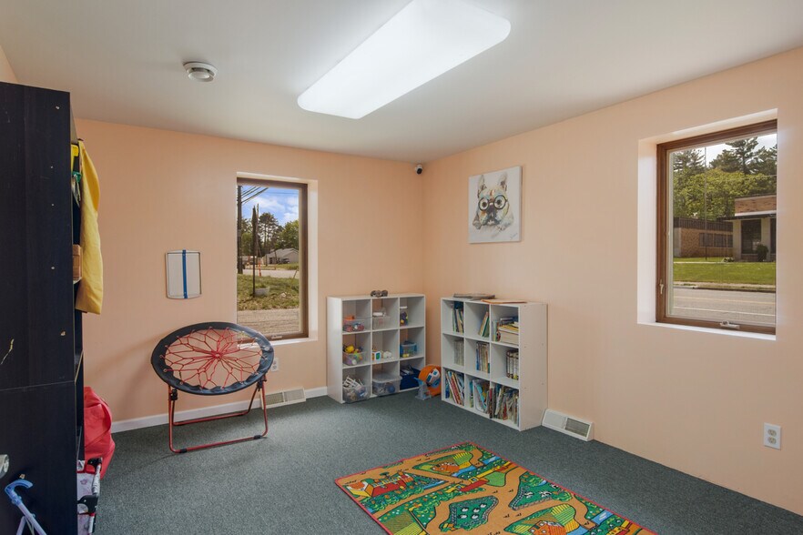 More Photos Of 1070 W Houghton Lake Dr, Prudenville Medical For Sale