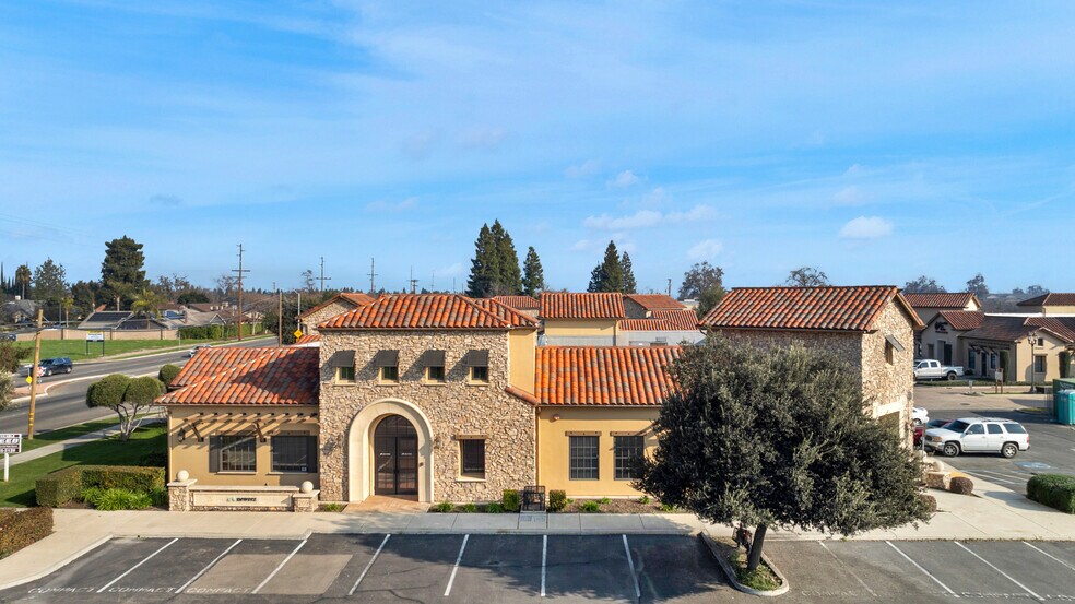 More Photos Of 209 E Caldwell Ave, Visalia Medical For Sale