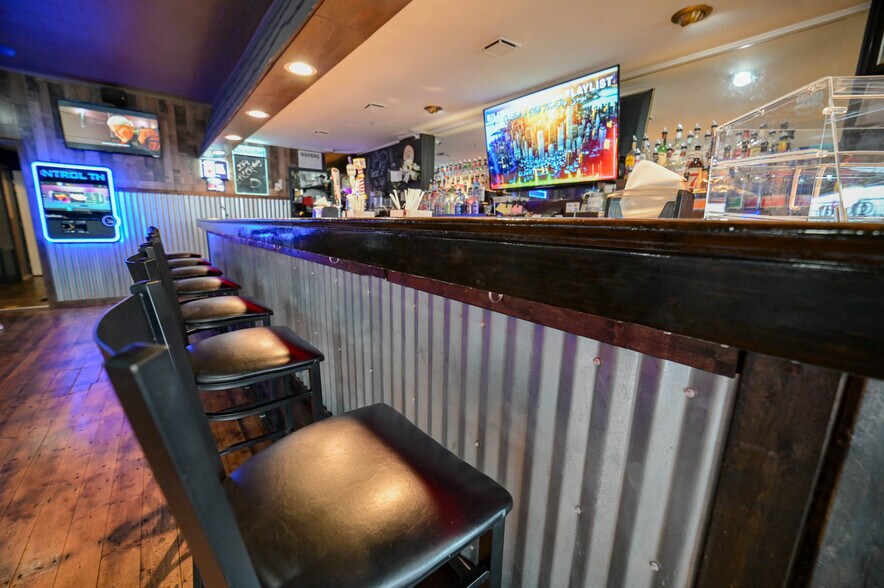 More Photos Of 157 Whitesboro St, Yorkville Storefront For Sale
