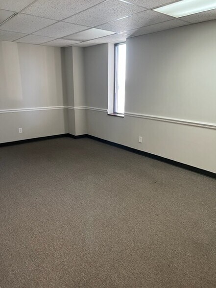 More Photos Of 640 Spence Ln, Nashville Office For Lease