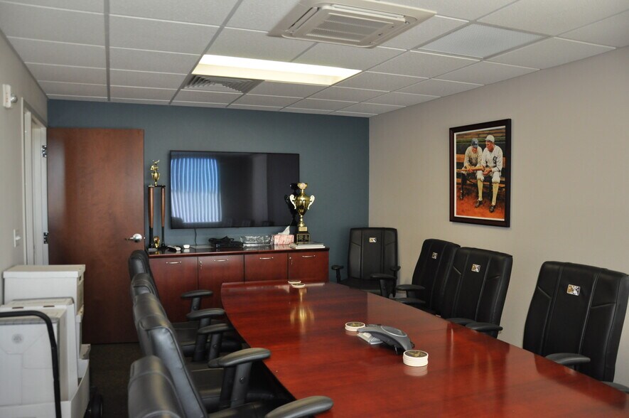 More Photos Of 9550 16th St N, Saint Petersburg Office For Lease
