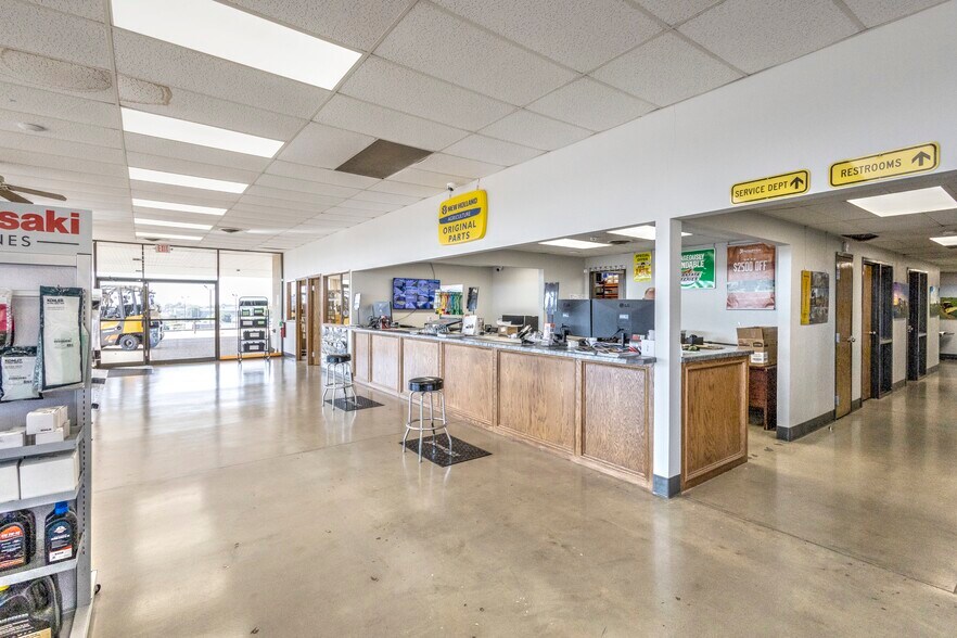 More Photos Of 1909 N Highway 81, Duncan Auto Dealership For Sale