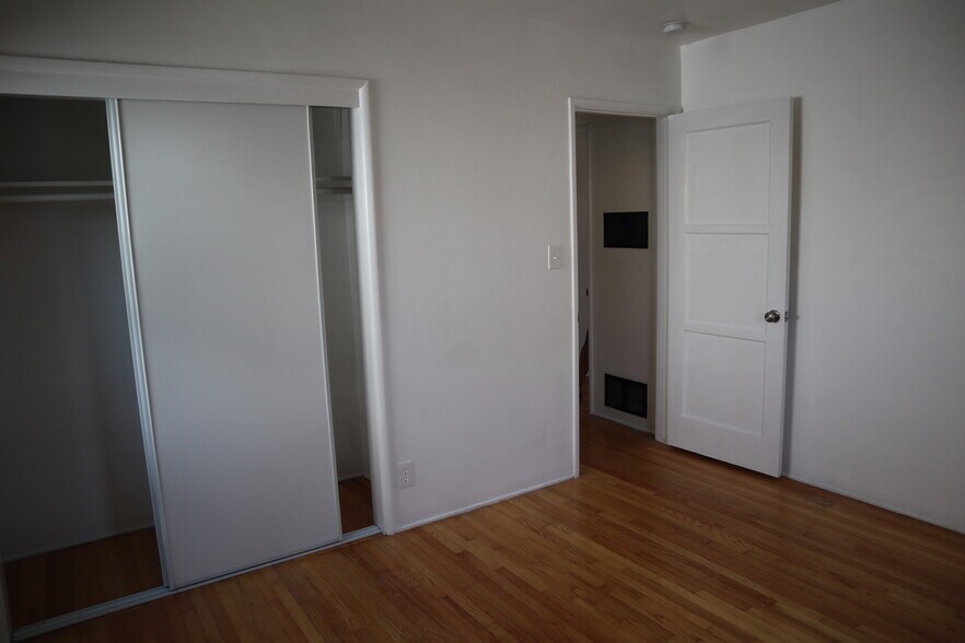 More Photos Of 604 Venezia Ave, Venice Apartments For Sale