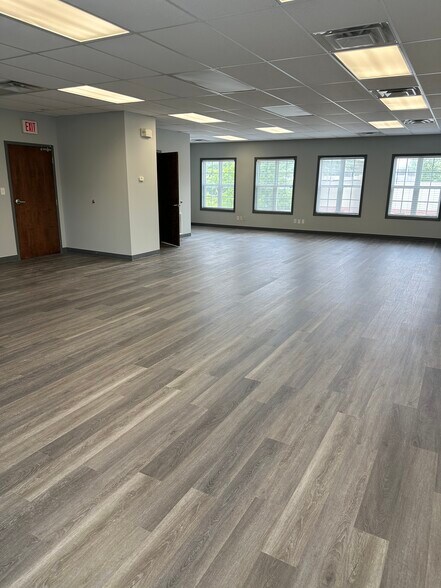 More Photos Of 1111 Shive Ln, Bowling Green Loft Creative Space For Lease