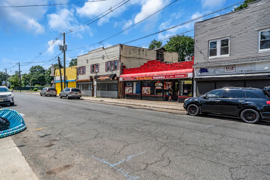 More Photos Of 1011 E 2nd St, Plainfield Storefront For Sale