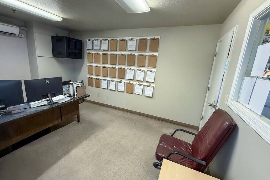 More Photos Of 2773 E Malaga Ave, Fresno Warehouse For Lease