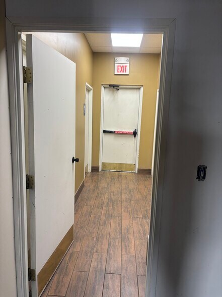 More Photos Of 130 Gateway Dr NE, East Grand Forks General Retail For Lease