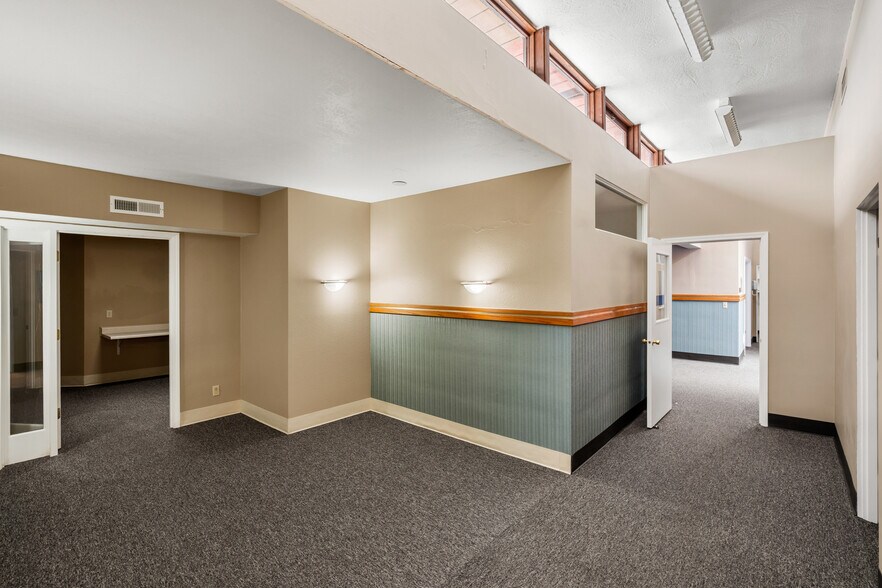 More Photos Of 125 NE Manzanita Ave, Grants Pass Medical For Sale