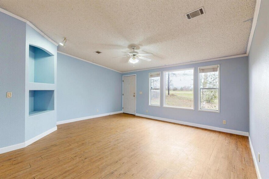 More Photos Of 262 Highway 290 E, Elgin Specialty For Sale