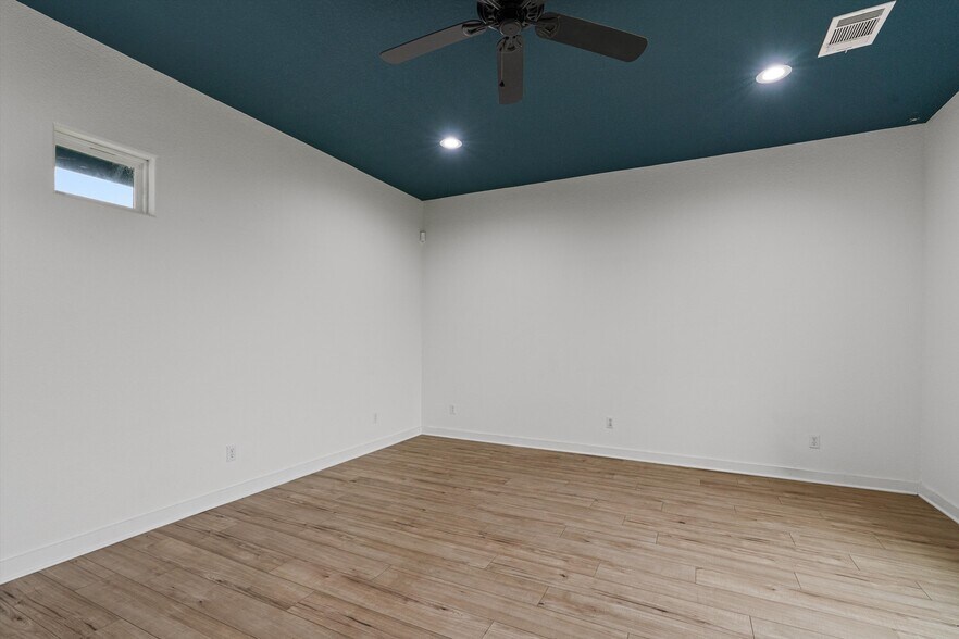 More Photos Of 2023 Main St, Liberty Hill Office For Sale