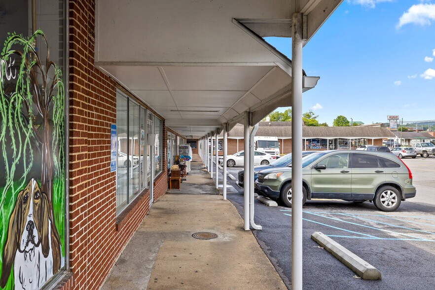 More Photos Of 152 N Main St, Trenton General Retail For Sale